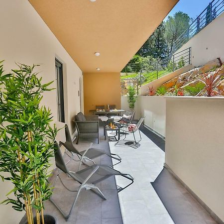 Luxury Urban Villa Apartments With Jacuzzi Split Bagian luar foto