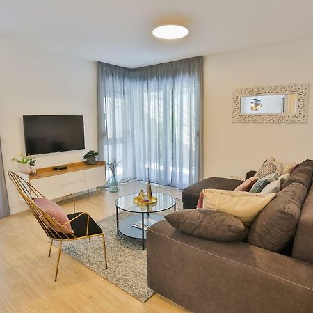 Luxury Urban Villa Apartments With Jacuzzi Split Bagian luar foto