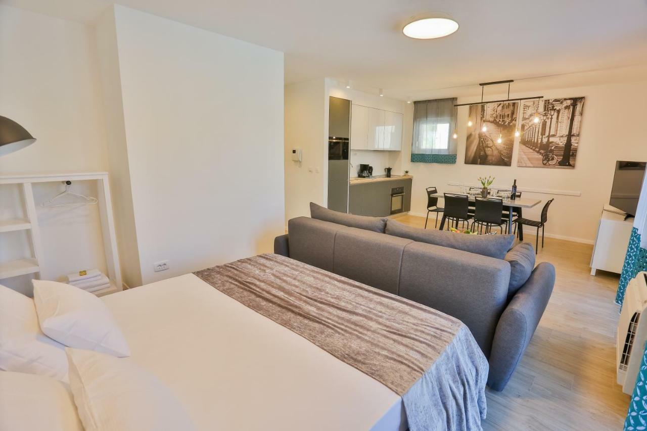 Luxury Urban Villa Apartments With Jacuzzi Split Bagian luar foto