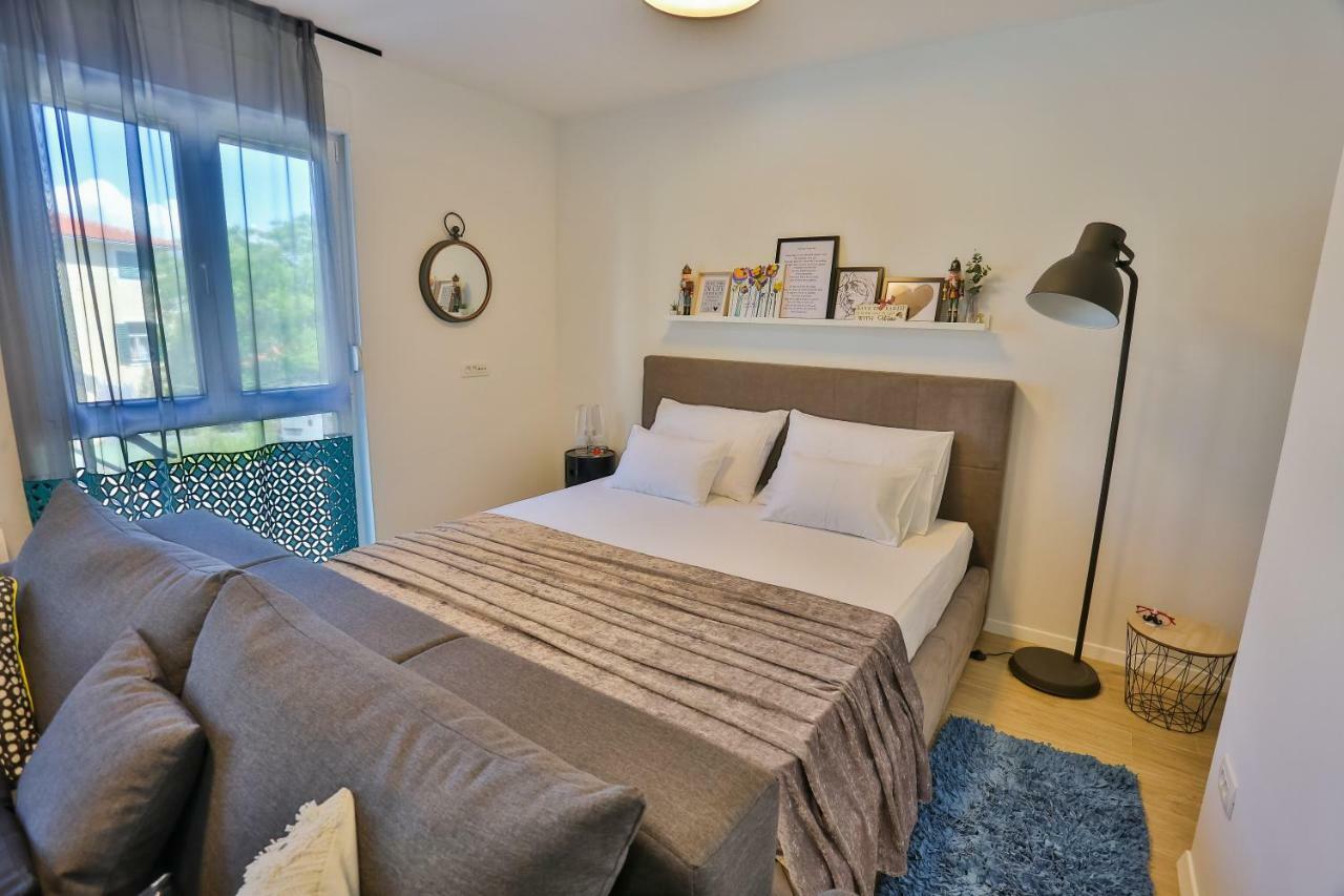 Luxury Urban Villa Apartments With Jacuzzi Split Bagian luar foto