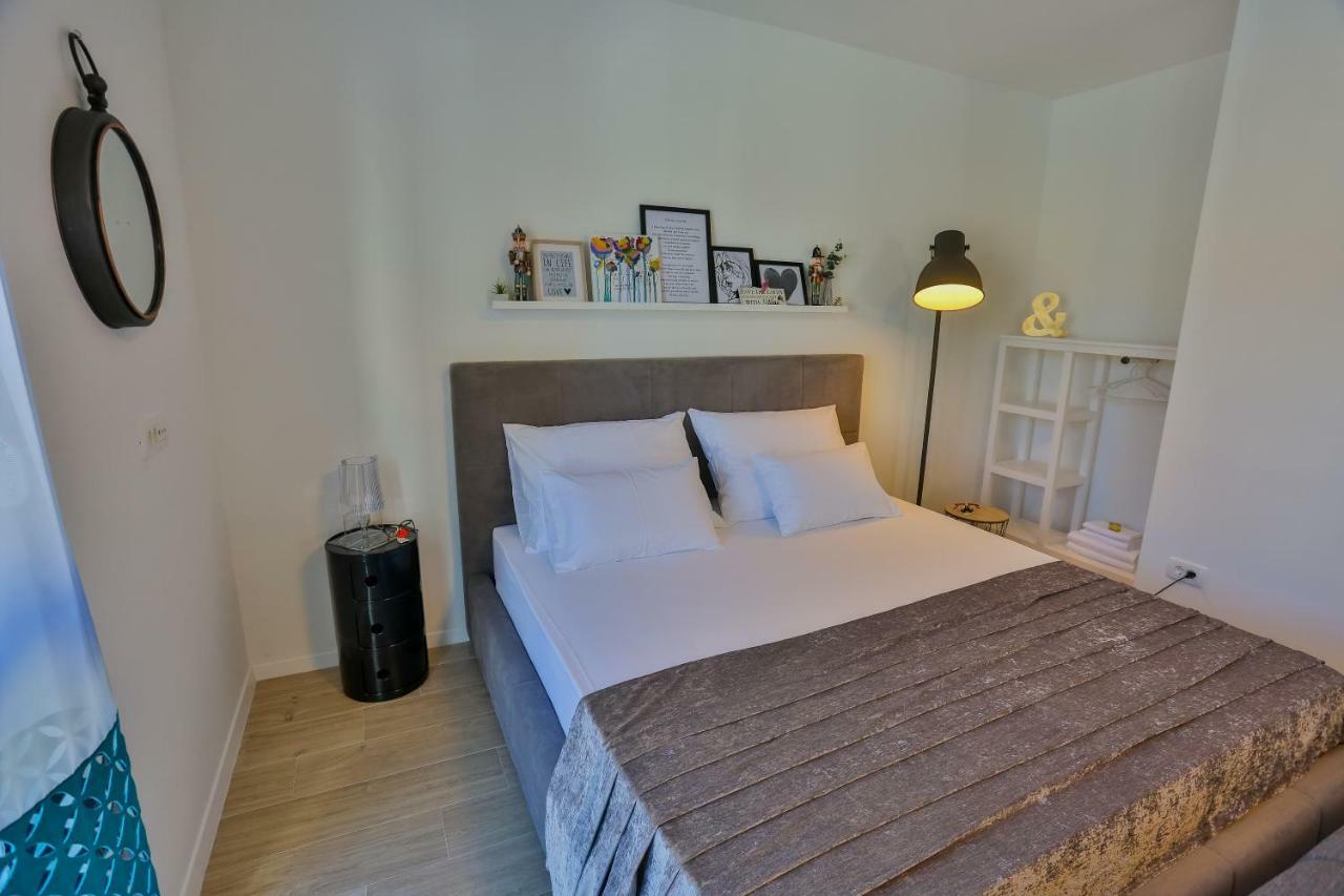 Luxury Urban Villa Apartments With Jacuzzi Split Bagian luar foto