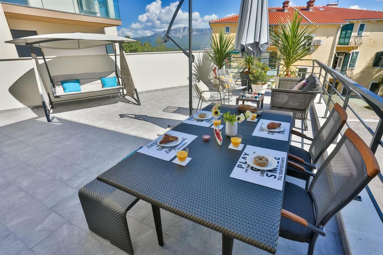 Luxury Urban Villa Apartments With Jacuzzi Split Bagian luar foto