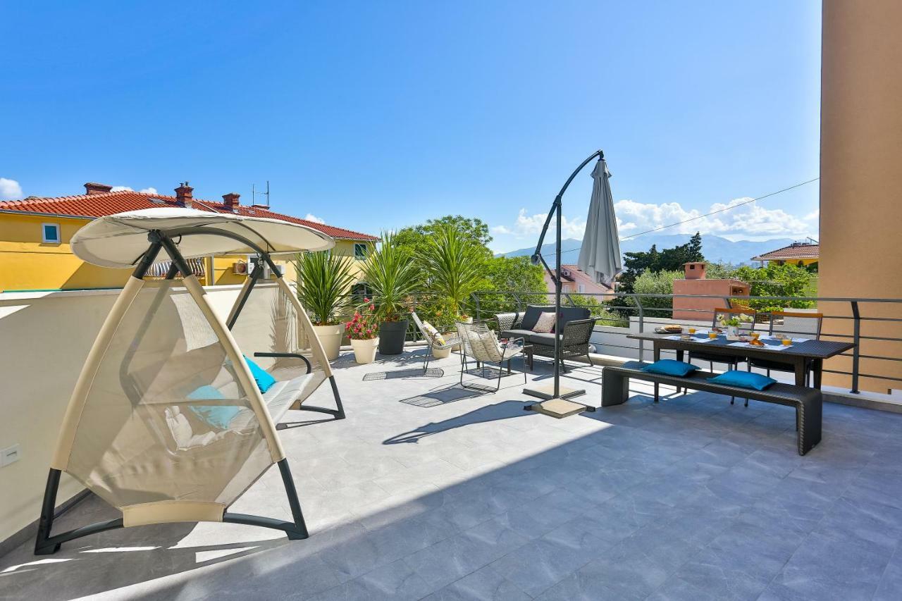 Luxury Urban Villa Apartments With Jacuzzi Split Bagian luar foto