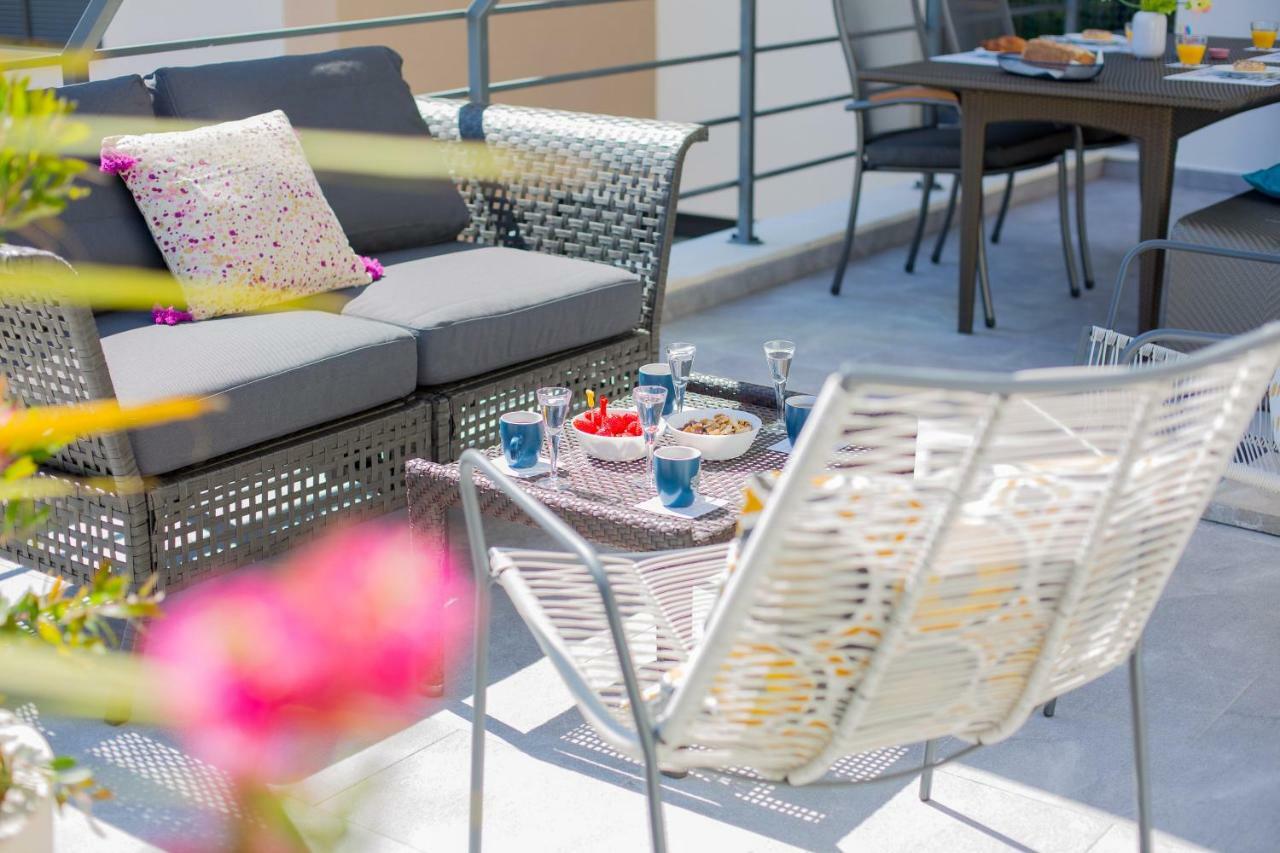 Luxury Urban Villa Apartments With Jacuzzi Split Bagian luar foto