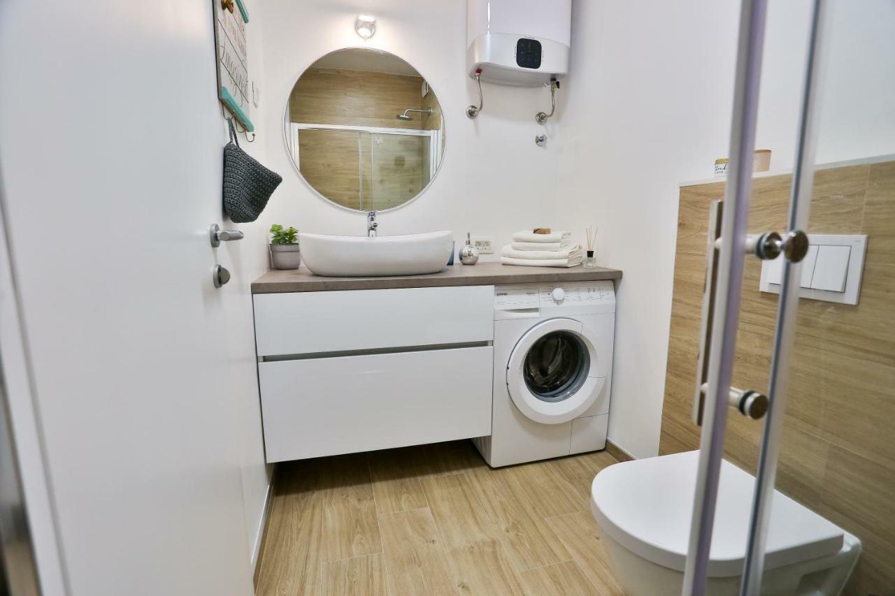Luxury Urban Villa Apartments With Jacuzzi Split Bagian luar foto