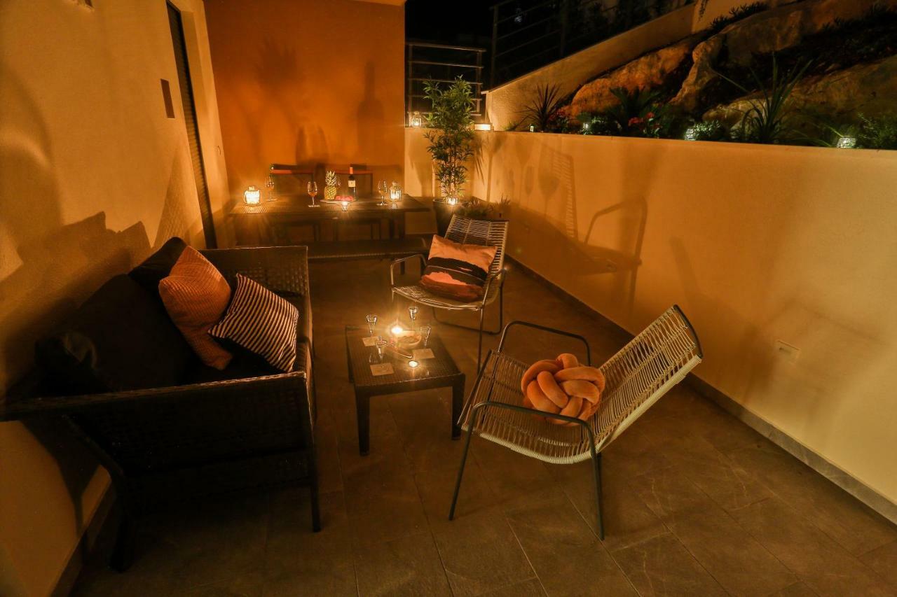 Luxury Urban Villa Apartments With Jacuzzi Split Bagian luar foto