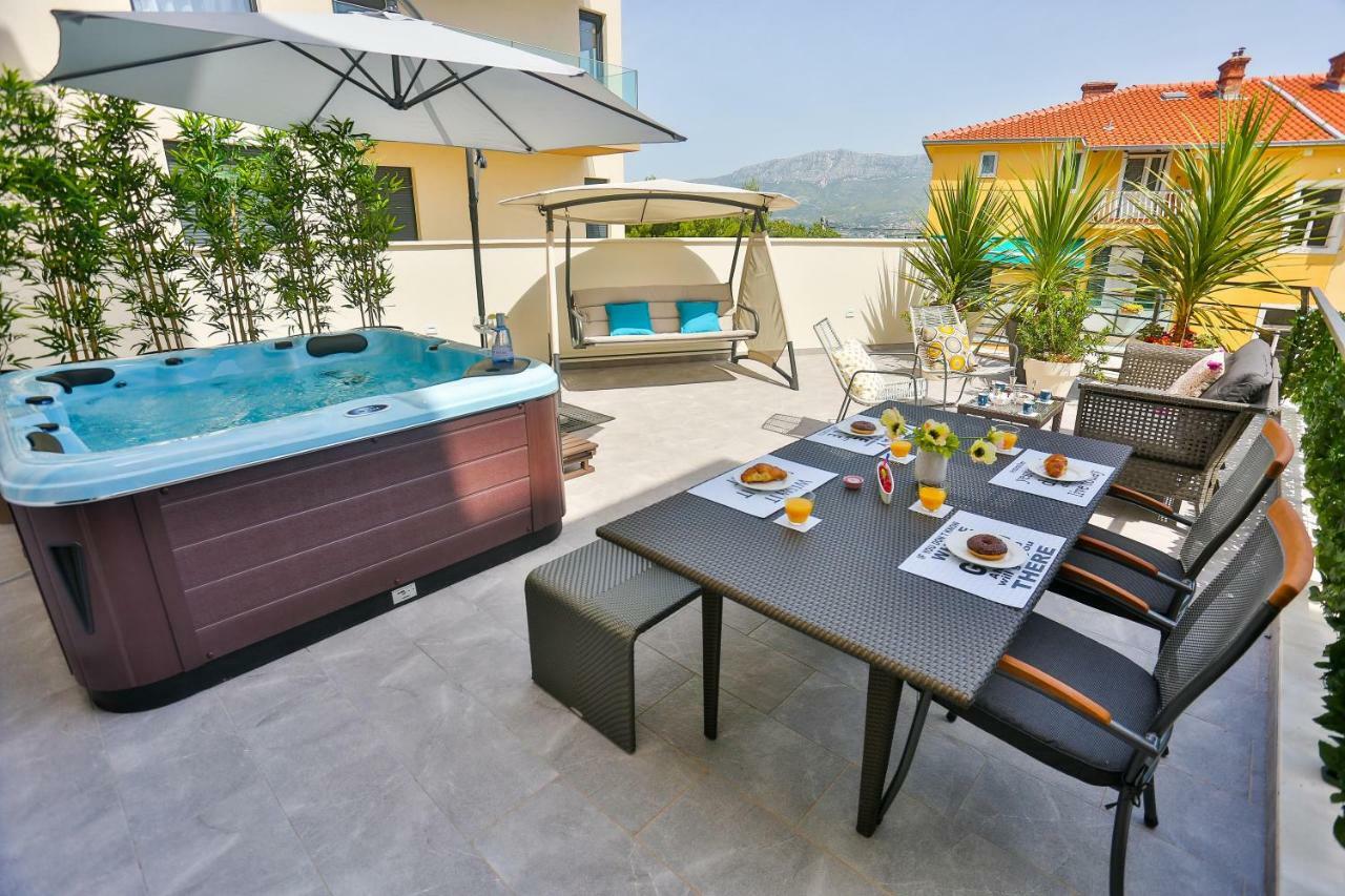 Luxury Urban Villa Apartments With Jacuzzi Split Bagian luar foto