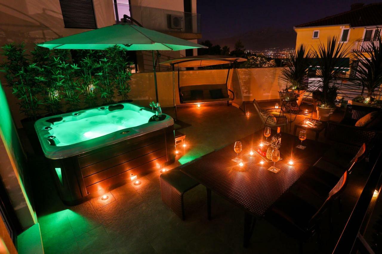 Luxury Urban Villa Apartments With Jacuzzi Split Bagian luar foto