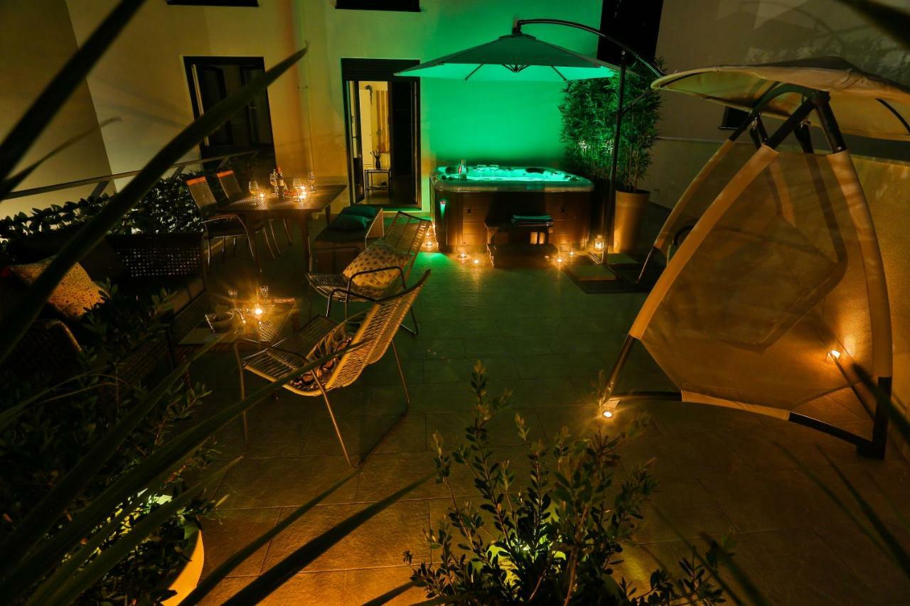Luxury Urban Villa Apartments With Jacuzzi Split Bagian luar foto