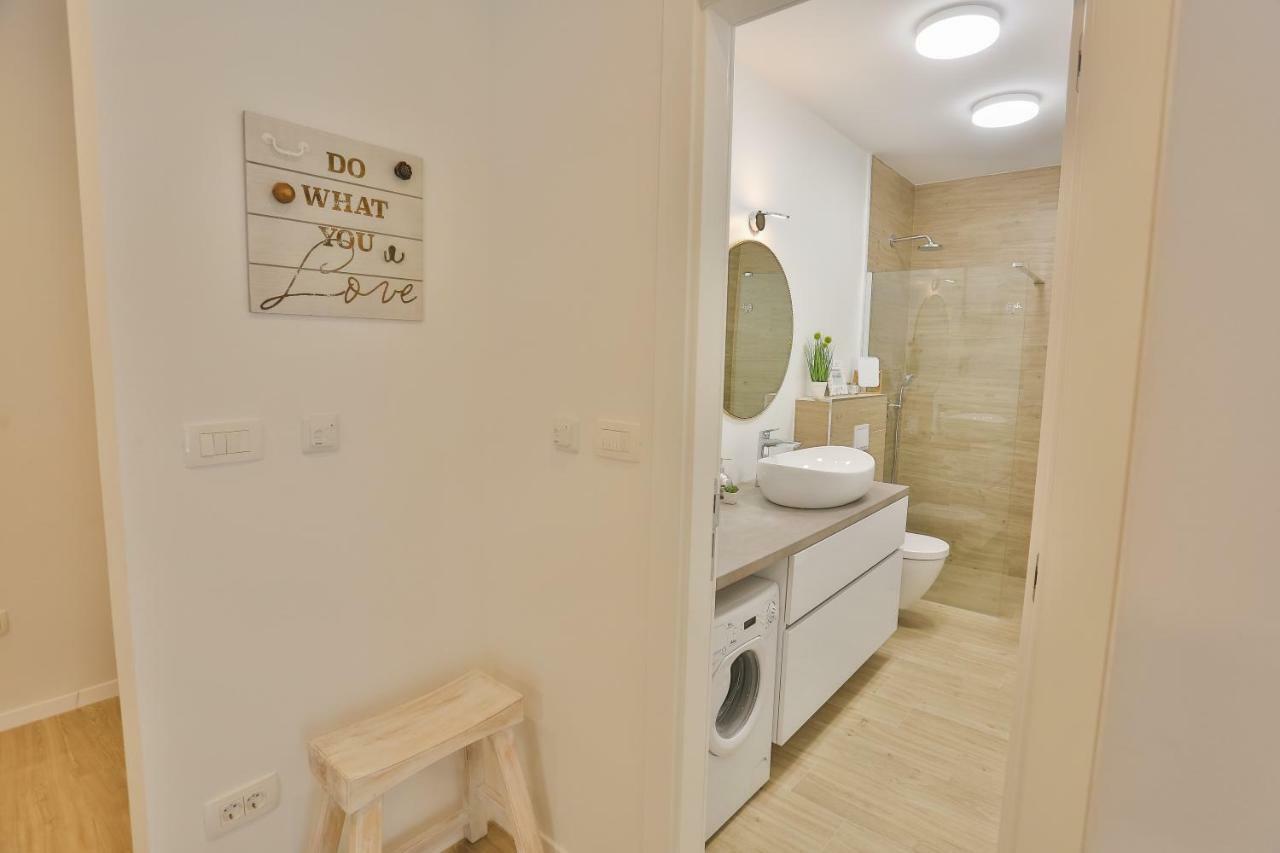 Luxury Urban Villa Apartments With Jacuzzi Split Bagian luar foto