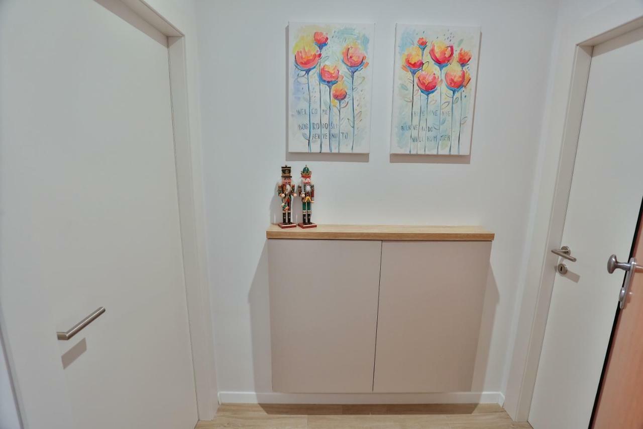 Luxury Urban Villa Apartments With Jacuzzi Split Bagian luar foto