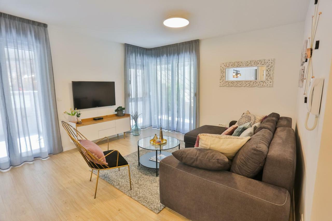 Luxury Urban Villa Apartments With Jacuzzi Split Bagian luar foto