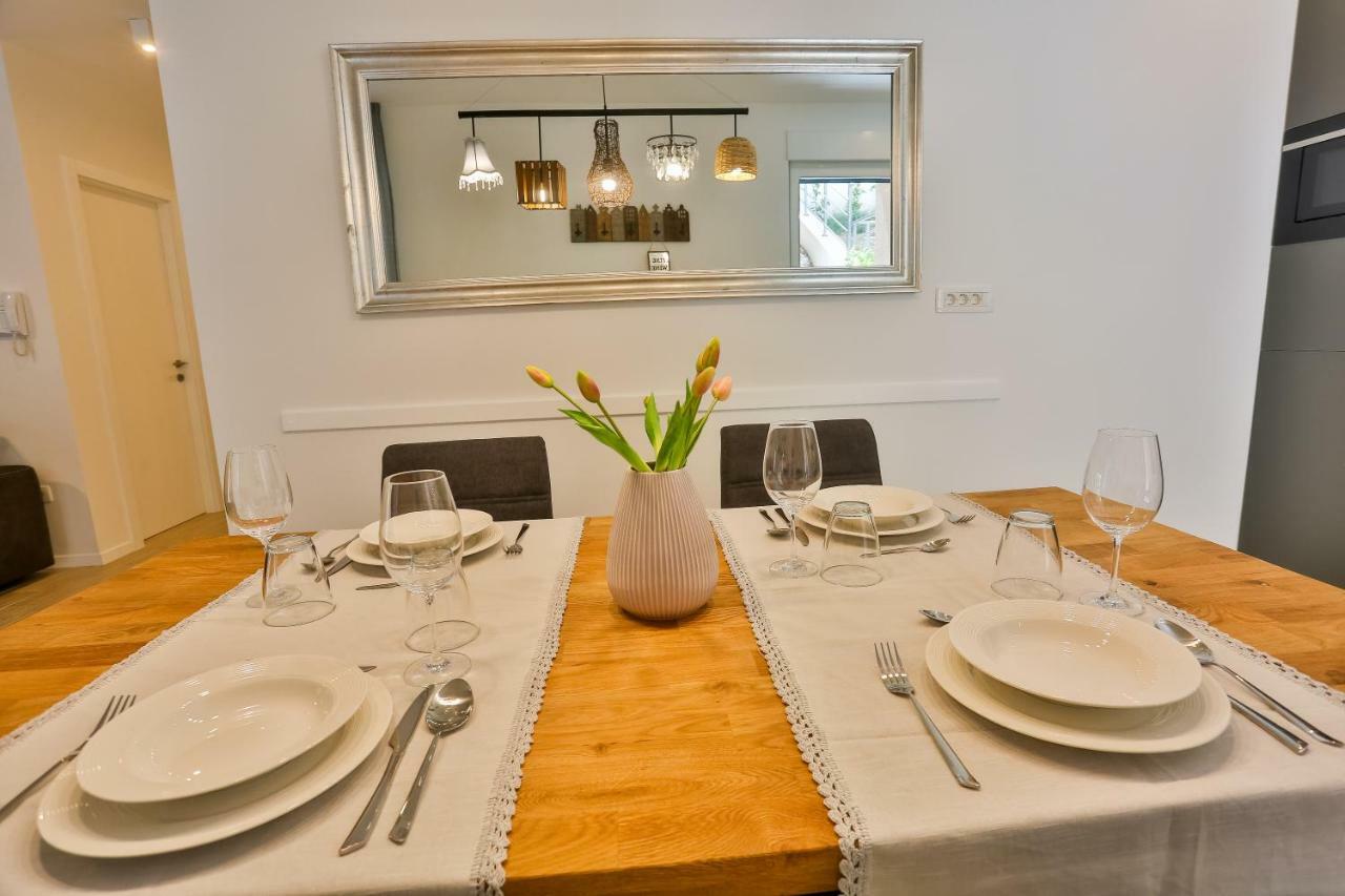 Luxury Urban Villa Apartments With Jacuzzi Split Bagian luar foto