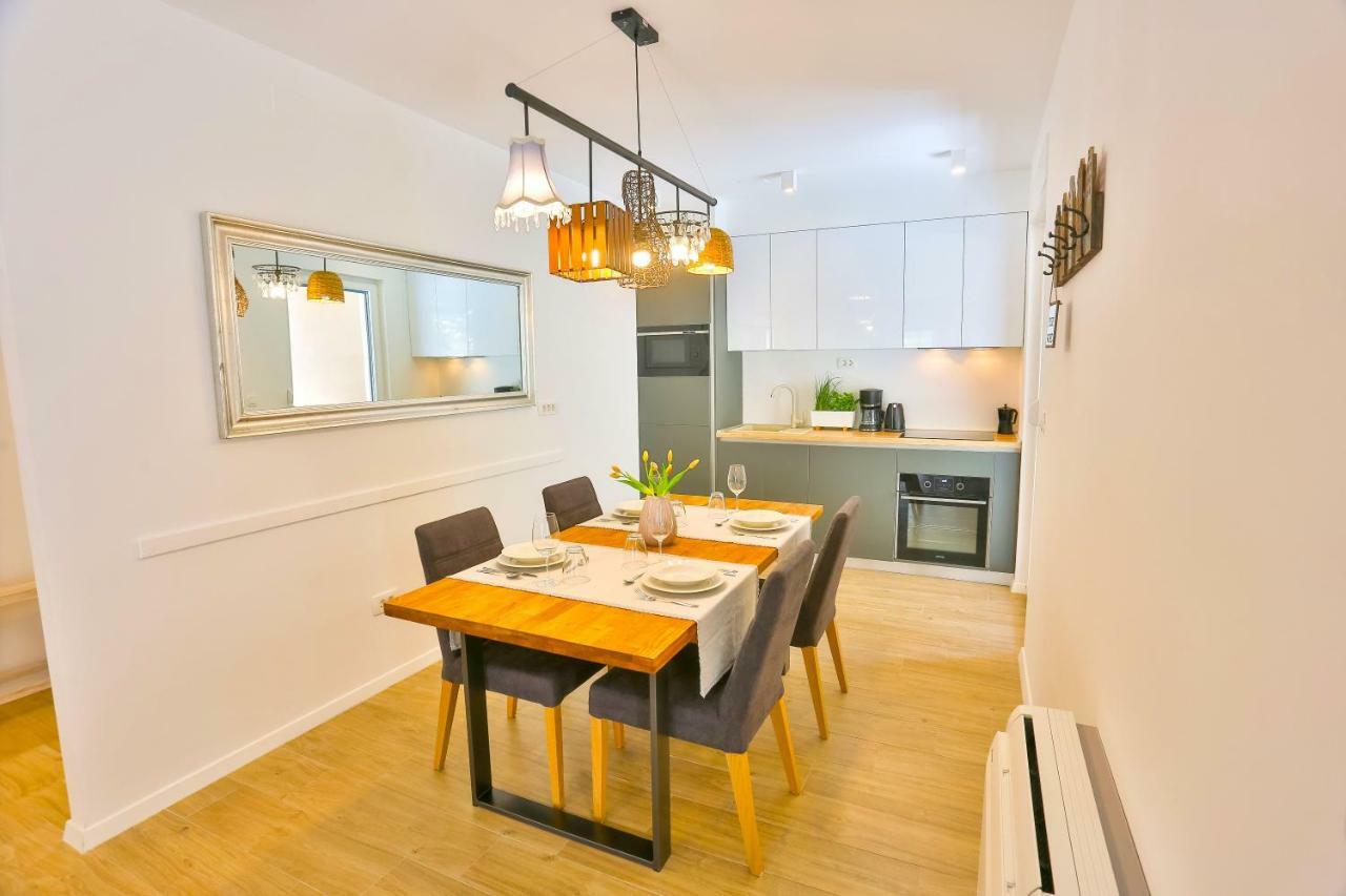 Luxury Urban Villa Apartments With Jacuzzi Split Bagian luar foto