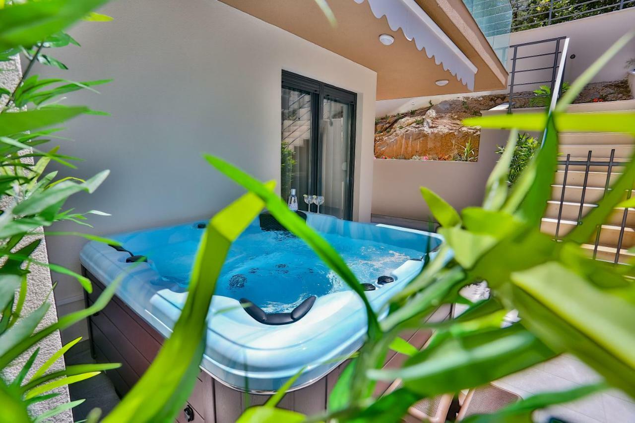Luxury Urban Villa Apartments With Jacuzzi Split Bagian luar foto
